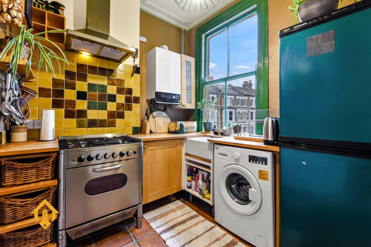 Peaceful 2-Bedroom Flat Near Queens Park Station London Eksteriør bilde